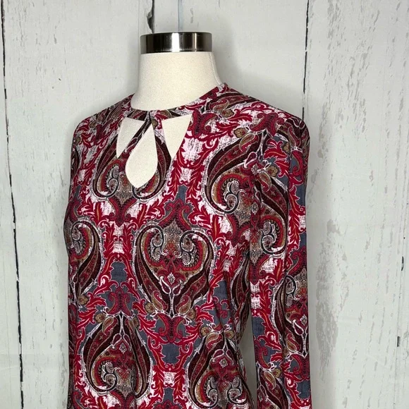 Paisley Keyhole Women's Top - Red and Black - Picture 6 of 9